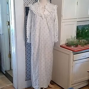 Vintage grandma 👵 granny gown medium deadstock